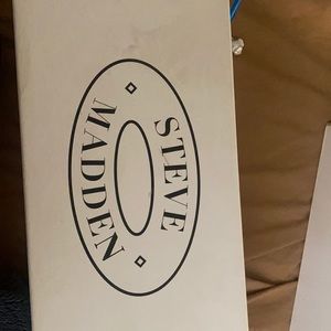 Size 9 Steve Madden sandals.